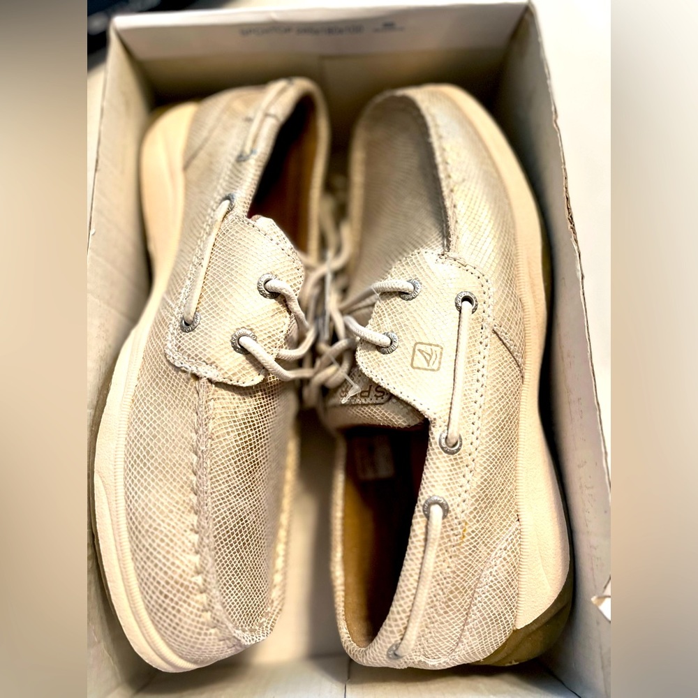 Gold Sperrys
